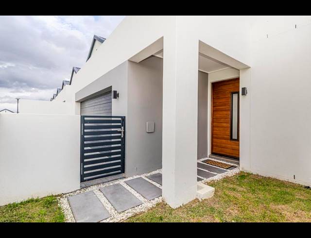 3 BEDROOM TOWNHOUSE FOR SALE IN KRAAIFONTEIN EAST